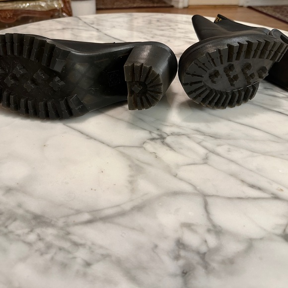 Dr. Marten Heeled Chelsea boot - Picture 2 of 3